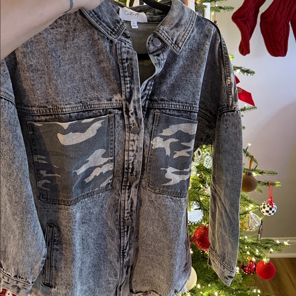 New Women's mineral washed camo gray Denim Jacket - Picture 3 of 3